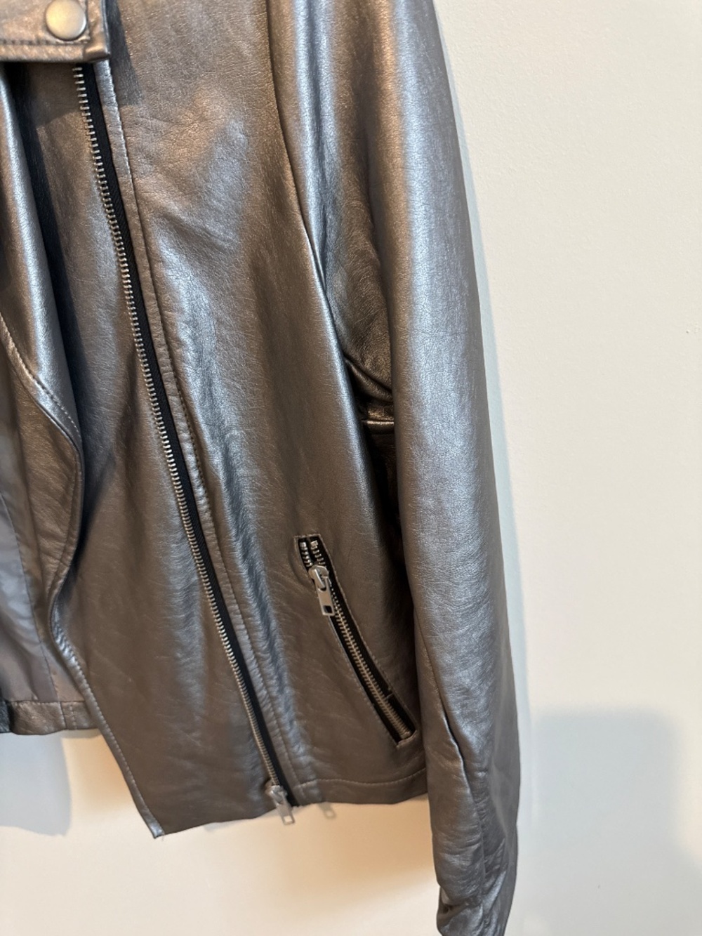 Leather jacket - Picture 3 of 4